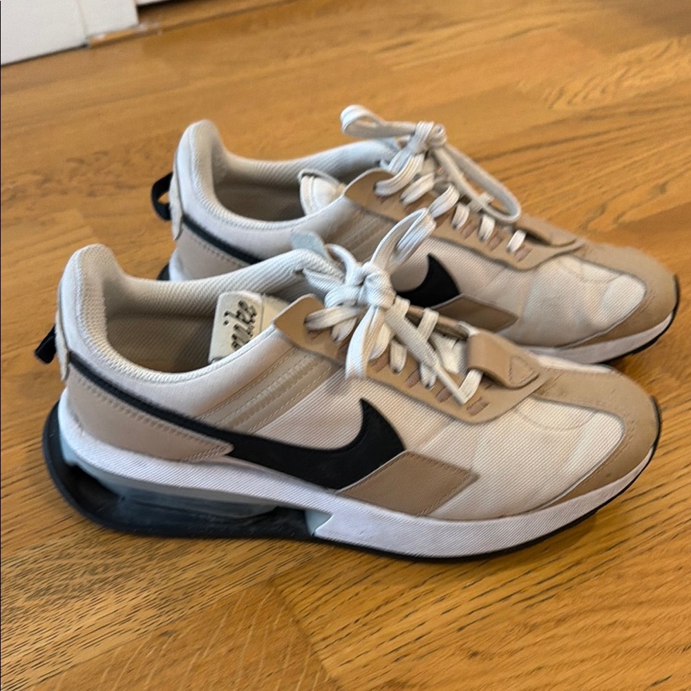 Nike Women’s AirMax Size 7.5